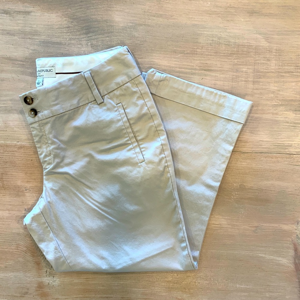 Banana Republic khaki crop pants | Size 2